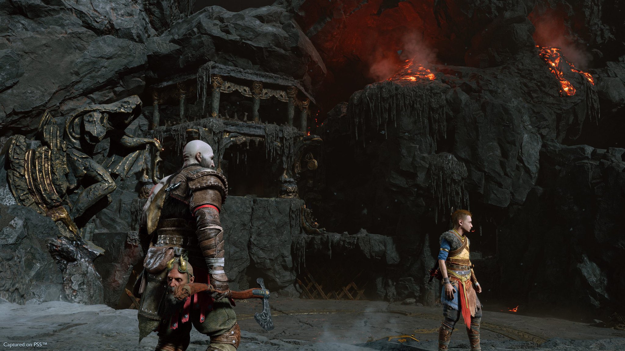 Le directeur artistique de God of War : Ragnarok a publié de nouvelles captures d'écran du jeu. Elles montrent Kratos et Atreus voyageant à travers les Neuf Mondes.-5