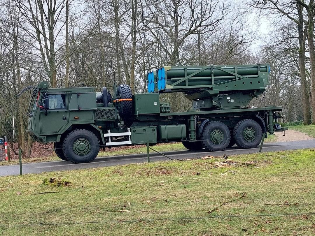 Lanceur de MLRS PULS pour les Pays-Bas
