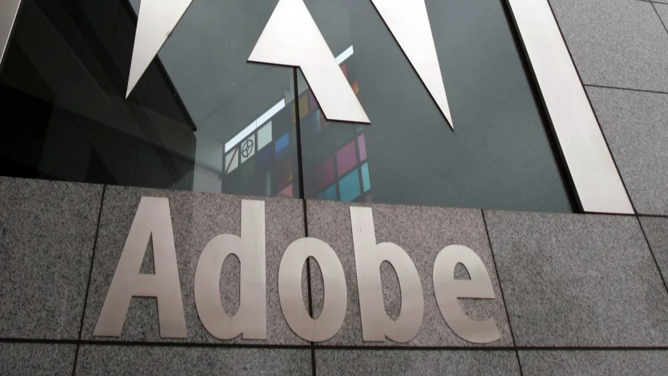 Adobe Premiere Pro a appris à supprimer automatiquement les mots à la mode et les bruits de fond. Adobe Premiere Pro a appris à supprimer automatiquement les mots à la mode et les bruits de fond.