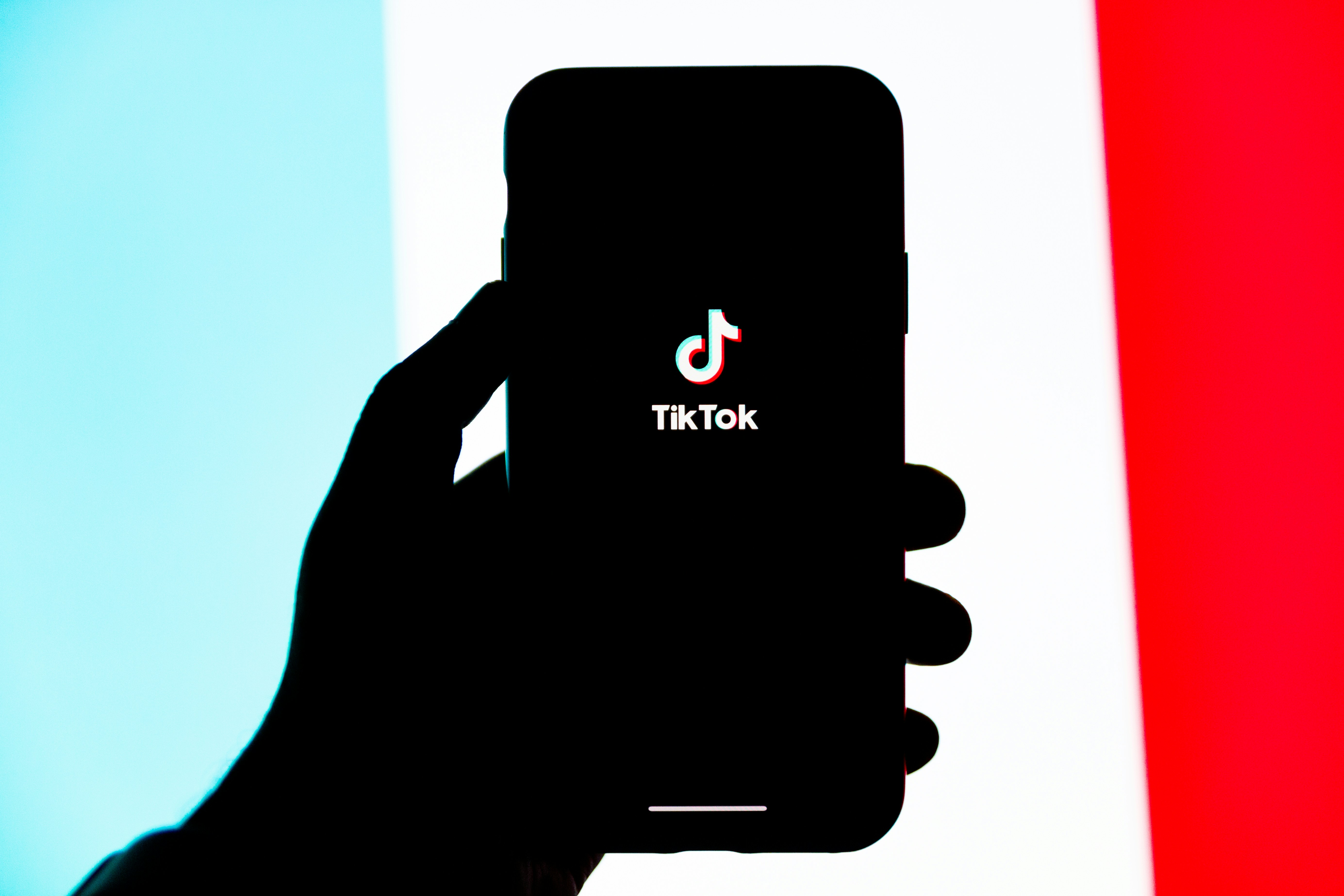 Universal Music a accusé TikTok de faire pression et de menacer de remplacer les musiciens par une intelligence artificielle.