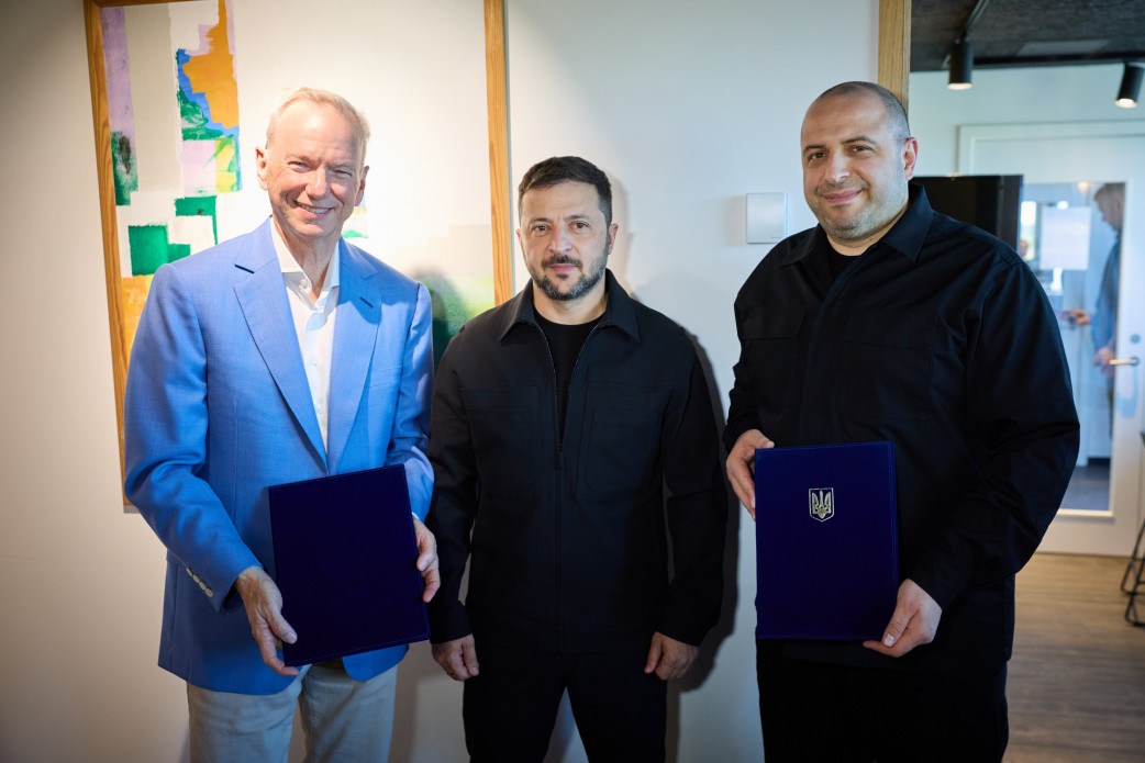 Président de l'Ukraine Volodymyr Zelenskyy, Ministre de la Défense de l'Ukraine Rustem Umerov et PDG de Swift Beat, LLC Eric Schmidt