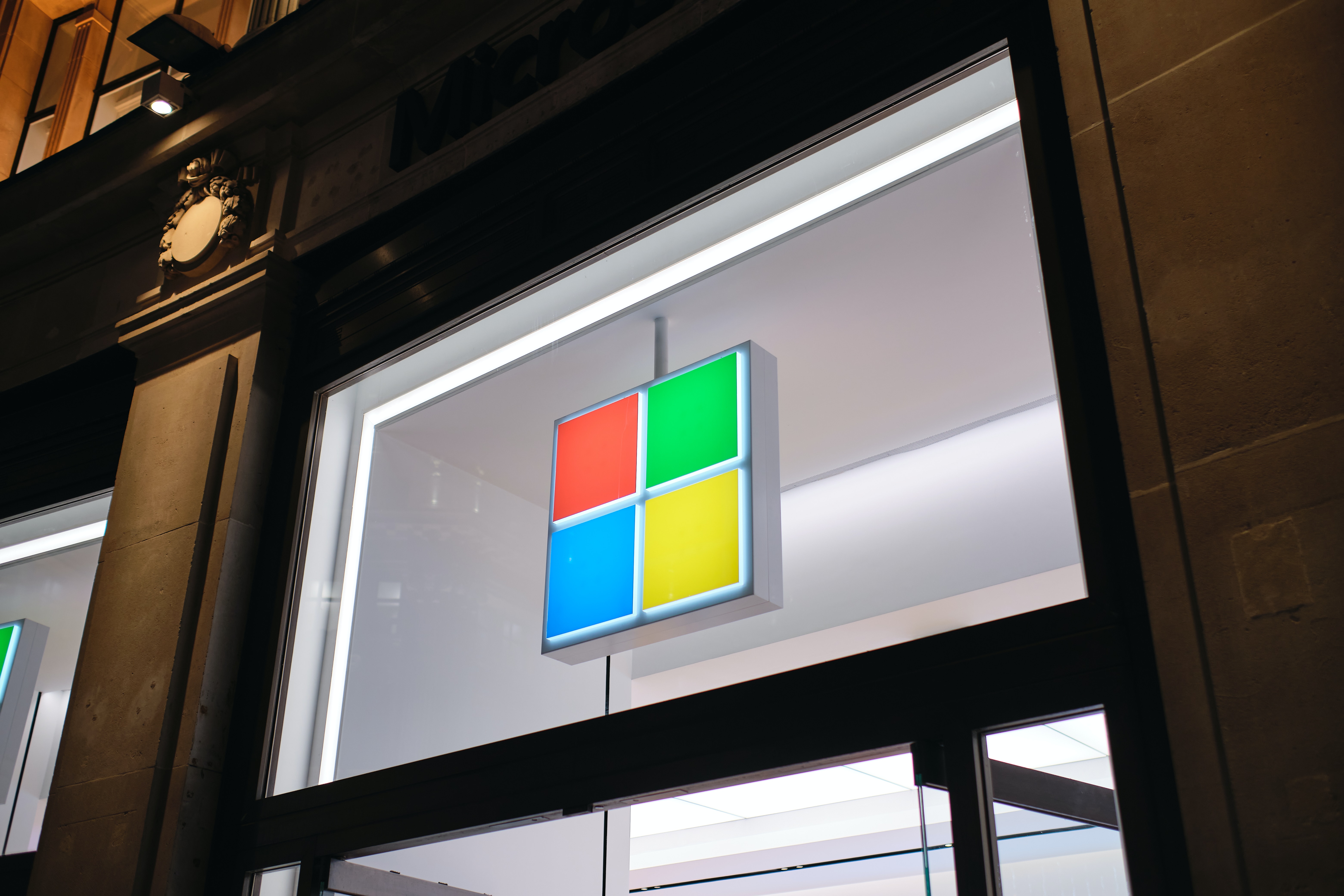 Pour des raisons de sécurité, Microsoft a temporairement bloqué ChatGPT pour les employés.